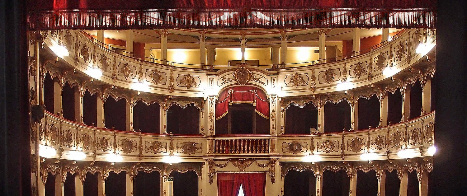 여름밤을 수놓는 국제 오페레타 축제